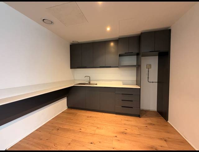 148M² OFFICE TO LET IN SEA POINT